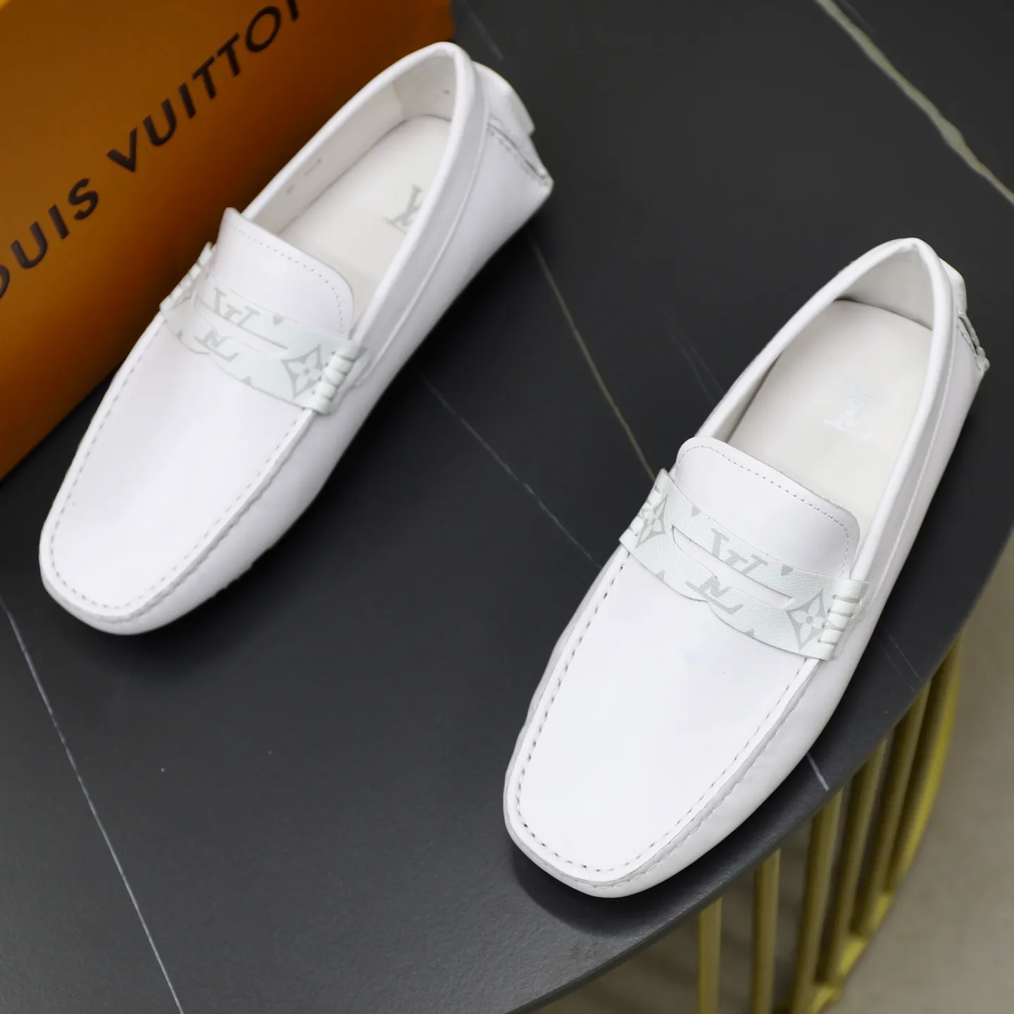Ex-factory price: 460💰【LV】Louis Vuitton ⚠️High-end men’s driving and pedal series ⚠️38-44 (customized for 45) ⚠️All original cowhide leather! Thick and soft! Made entirely of calfskin lining! Rubber sheet anti-slip beanie sole! Three-dimensional package technology! Fashionable and classic! Handicrafts! Original high quality! Feel free to compare!